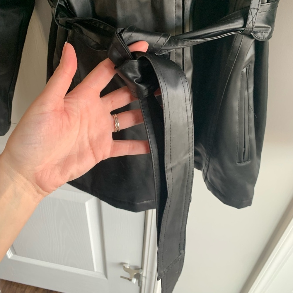 Basic Editions Black Belted jacket with faux fur collar - Picture 3 of 16